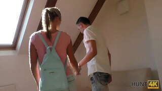 HUNT4K. Venator occurrit duobus in parco et emit puellae calidum corpus