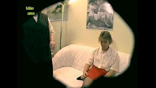 2 lesbické Milfs hrát anální hračka! Amateurcommunity.xxx