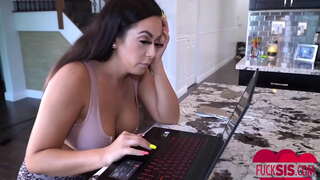 Kiçik bacısı məni sevir - Kiki Клаут