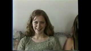 黑发的宝贝让她超级-毛茸茸的小猫尝到了她最好的女性朋友