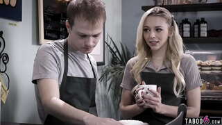 شاب يعترف له GF أنه خانها بسبب الجنس