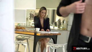 Rumuńska piękność Uwielbia Dobre Ruchanie w dupę, Aby Rozpocząć Swój Dzień