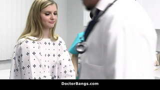 Perv Zdravnik Daje Alternativno Zdravljenje za Svojega Bolnika