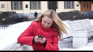 ¡La adolescente de edad legal desea algo de sexo