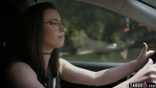 Casey Calvert nuėjo pasiimti savo daiktus iš savo ex