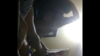 Хорошенькая цыпочка шлюха наслаждается он, ки вай аъзои даруни